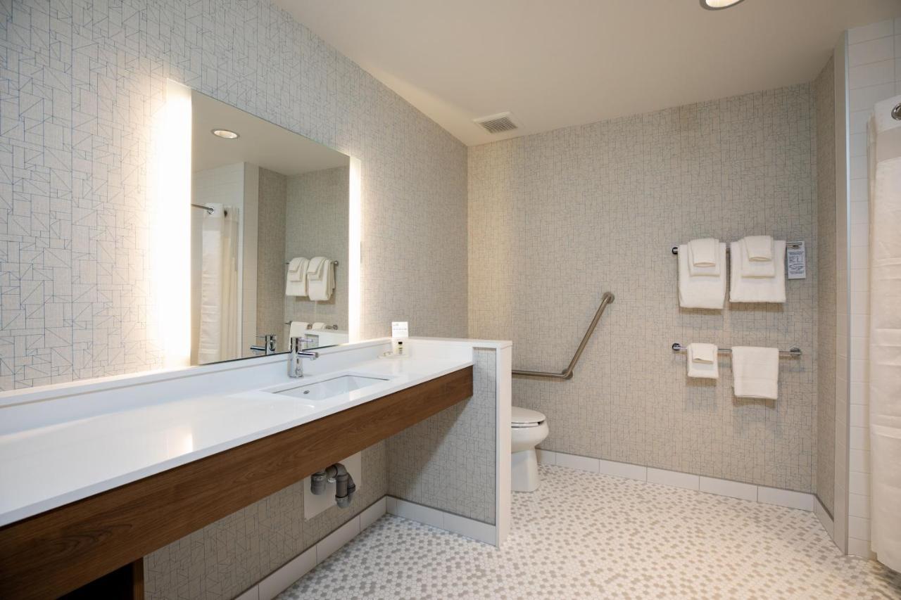 Holiday Inn Express - Lethbridge Southeast By Ihg Exterior photo