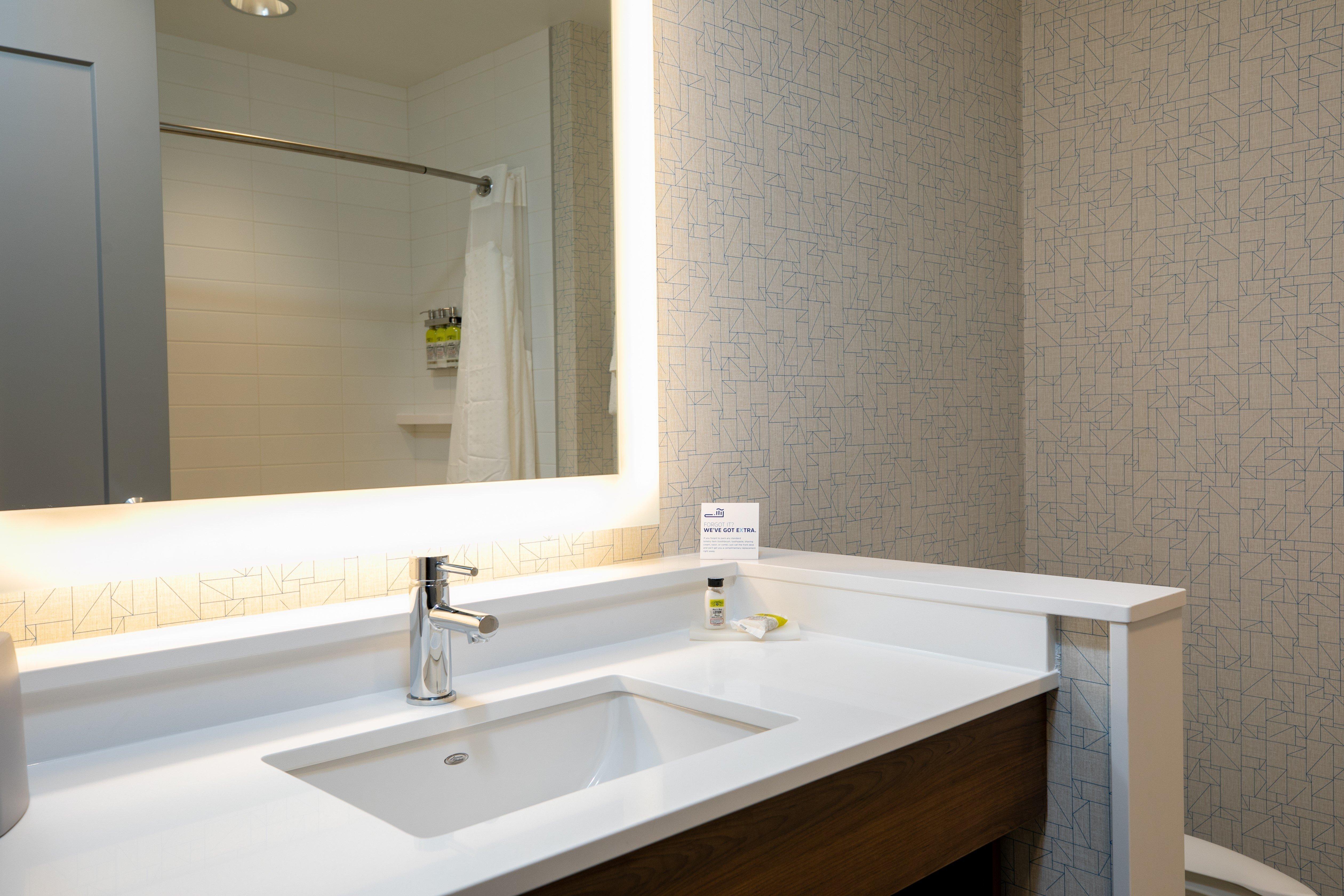 Holiday Inn Express - Lethbridge Southeast By Ihg Exterior photo