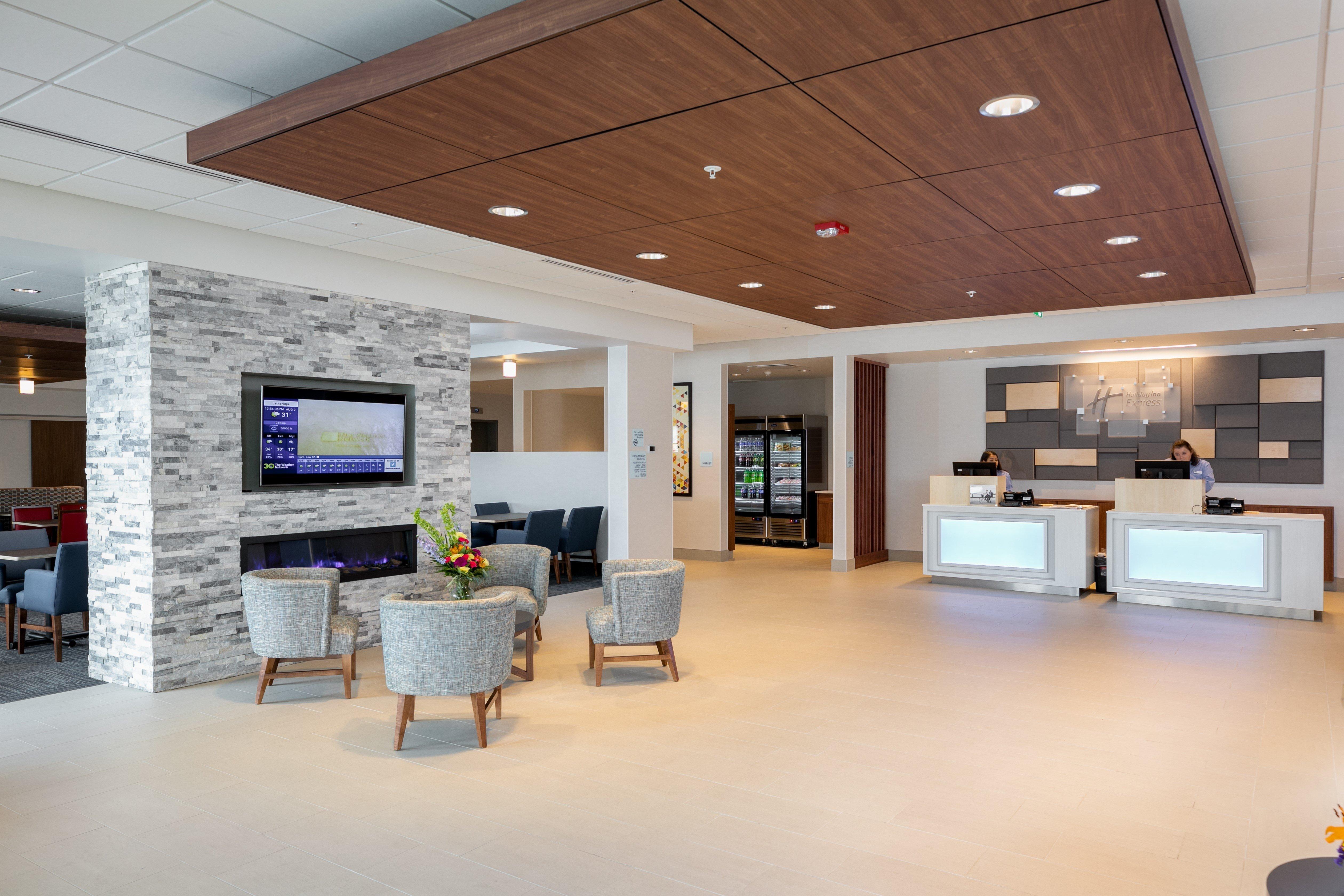 Holiday Inn Express - Lethbridge Southeast By Ihg Exterior photo