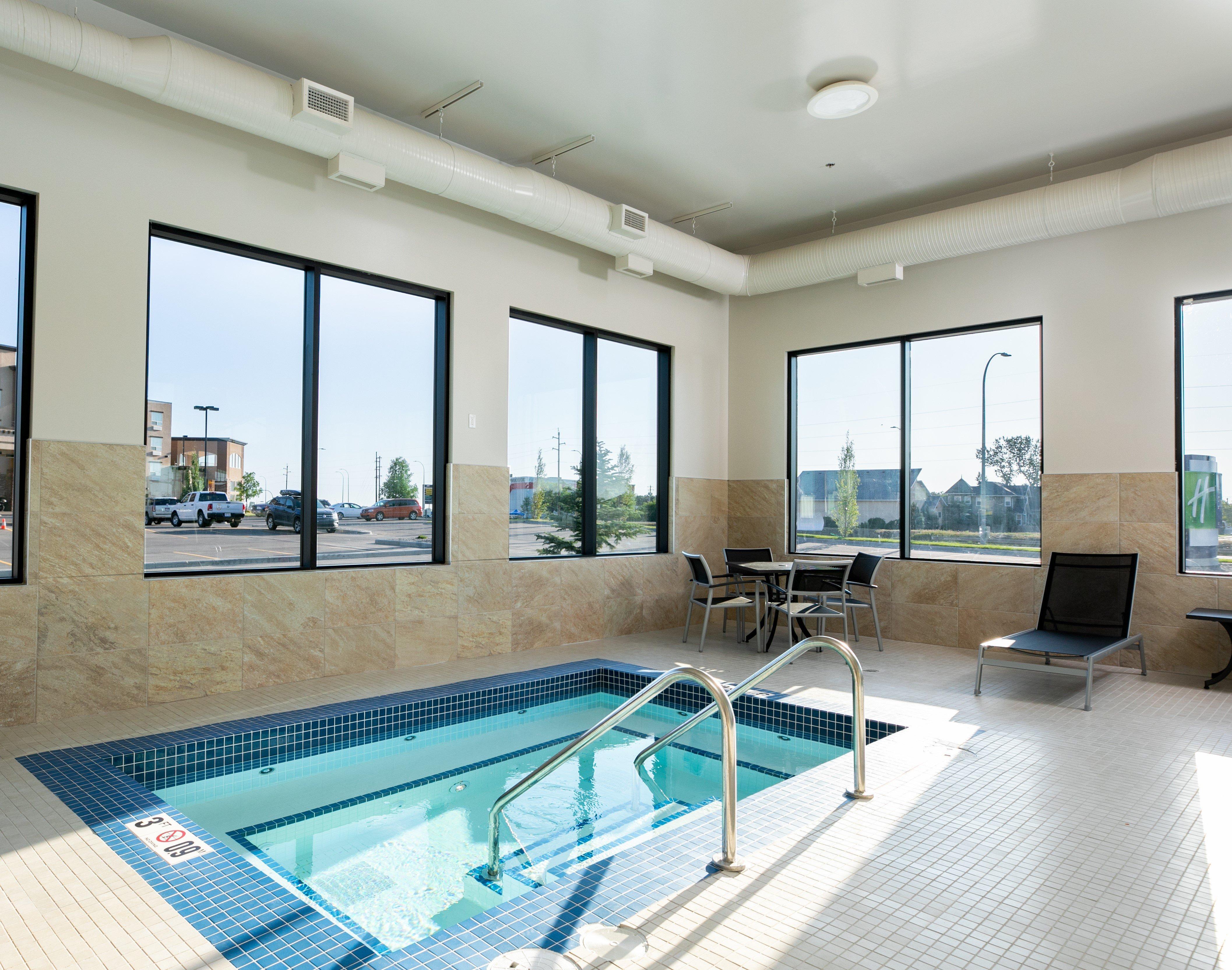 Holiday Inn Express - Lethbridge Southeast By Ihg Exterior photo