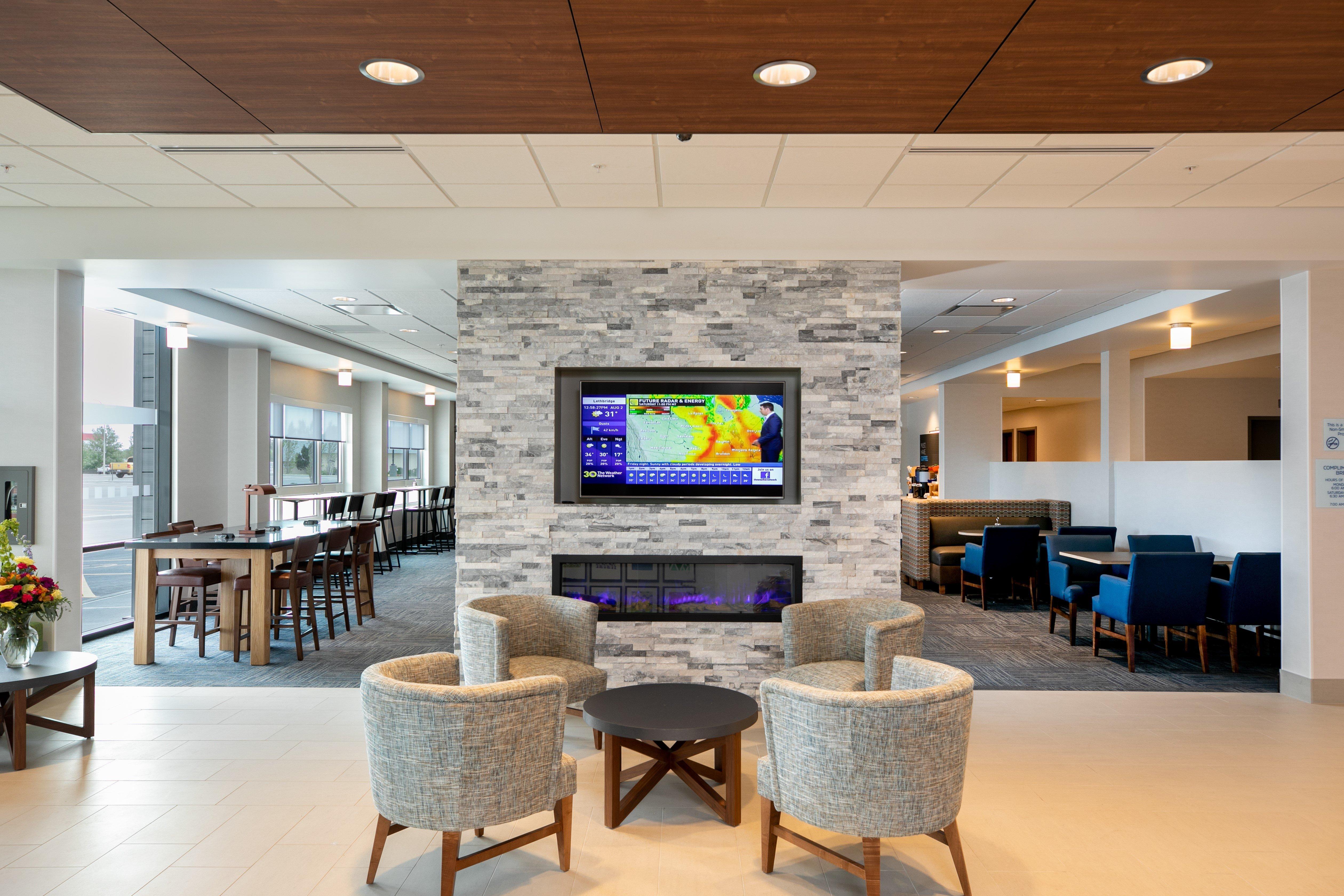 Holiday Inn Express - Lethbridge Southeast By Ihg Exterior photo