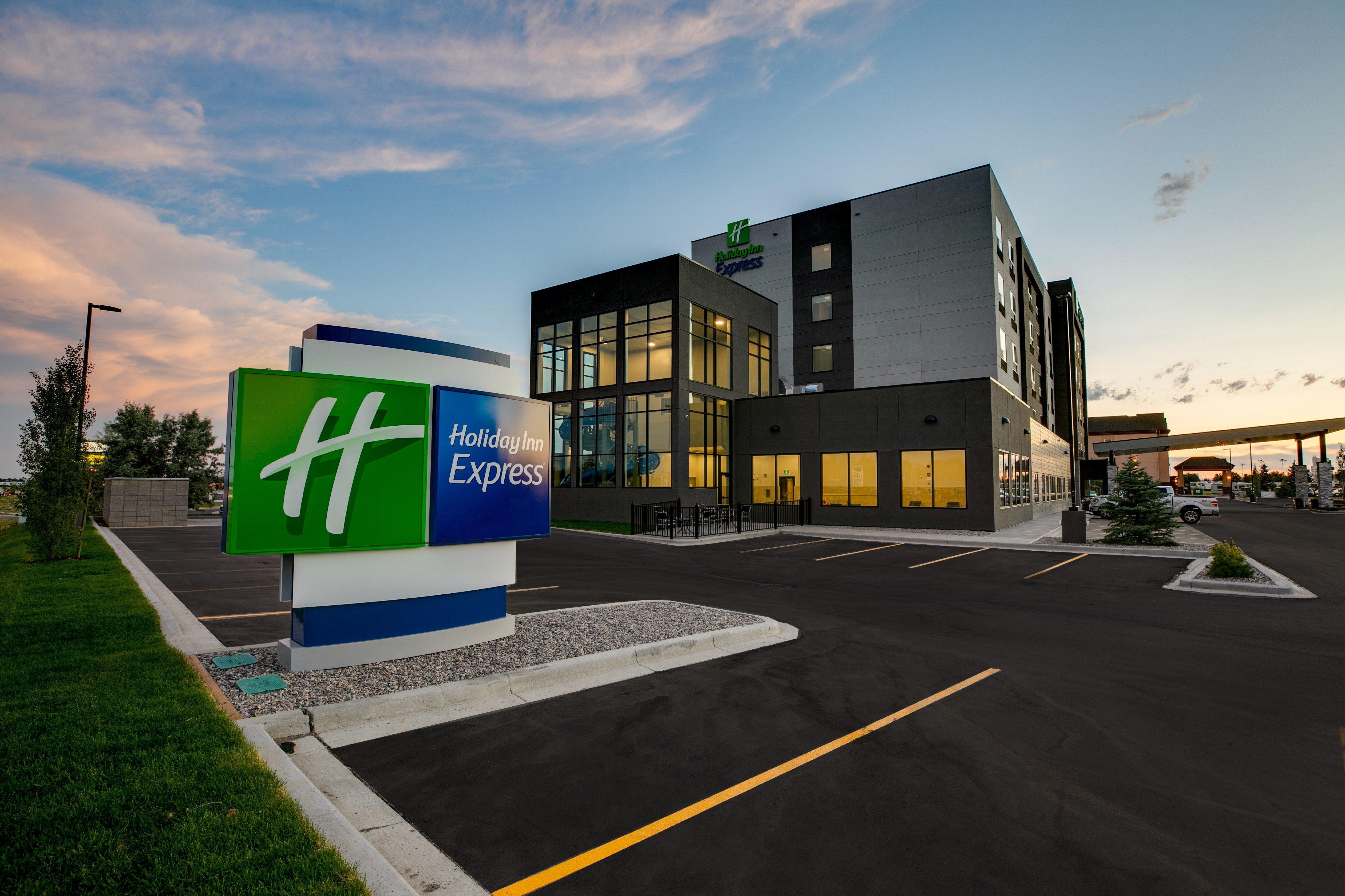 Holiday Inn Express - Lethbridge Southeast By Ihg Exterior photo