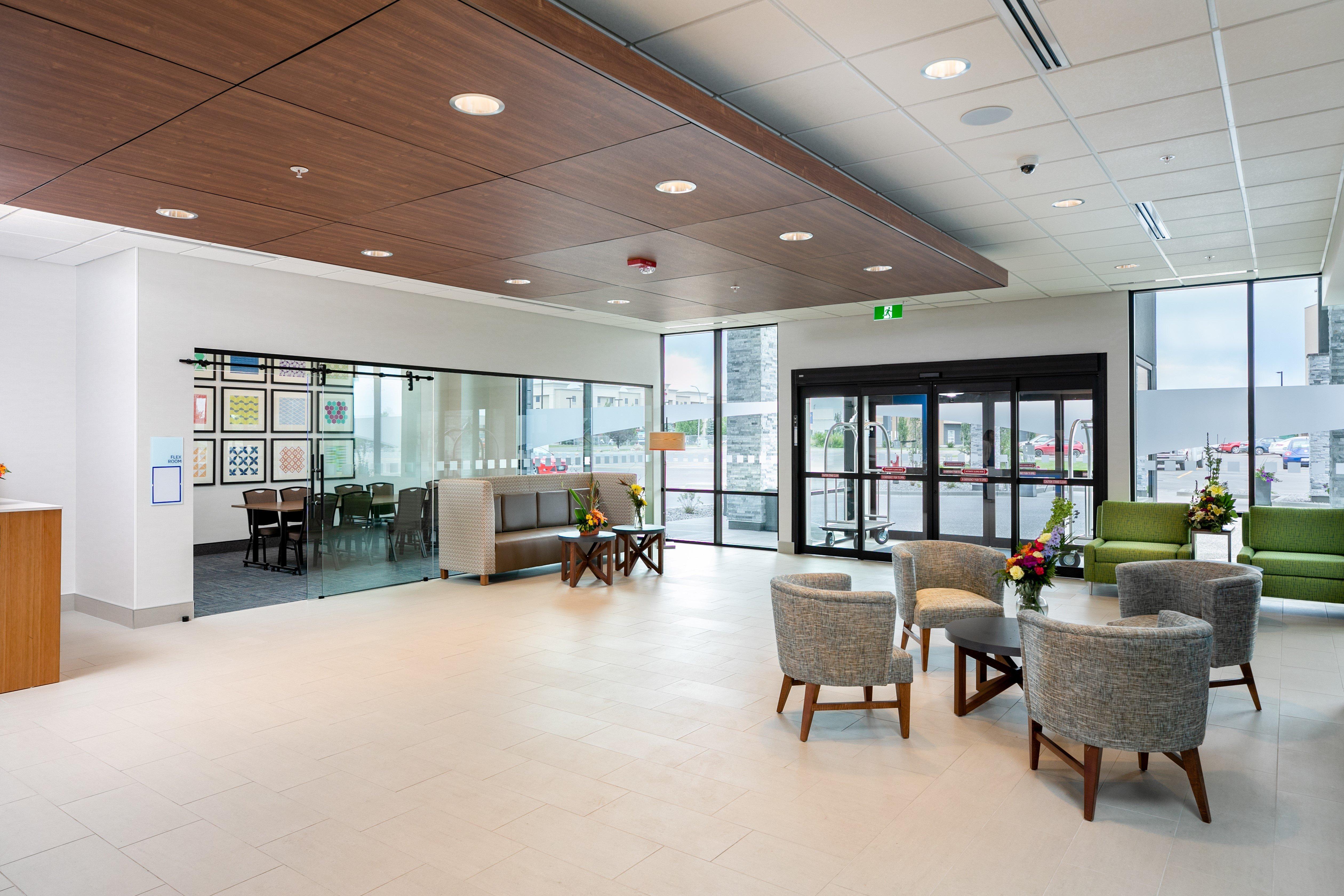 Holiday Inn Express - Lethbridge Southeast By Ihg Exterior photo